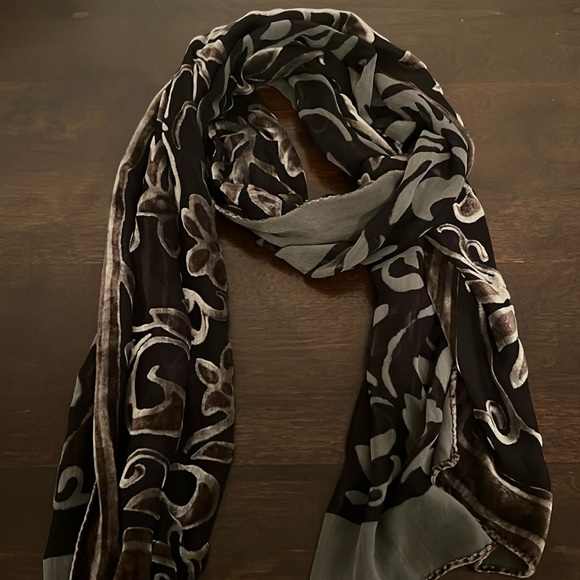 Free- scarf - Picture 1 of 1